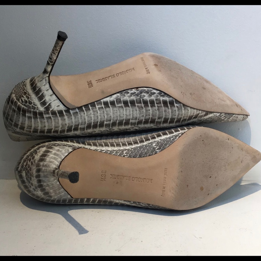 Manolo Blahnik BB Snakeskin 90mm Point-Toe Pump - Picture 5 of 8